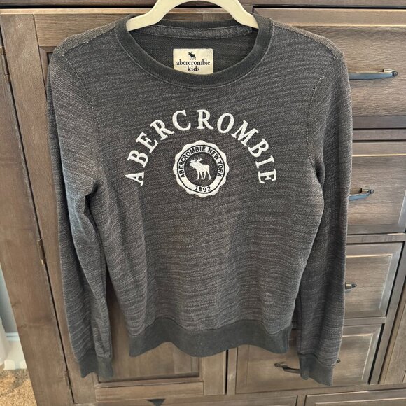 Abercrombie Kids Logo Crewneck Sweatshirt Gray Charcoal Embroidered Size 13/14 - Picture 1 of 8